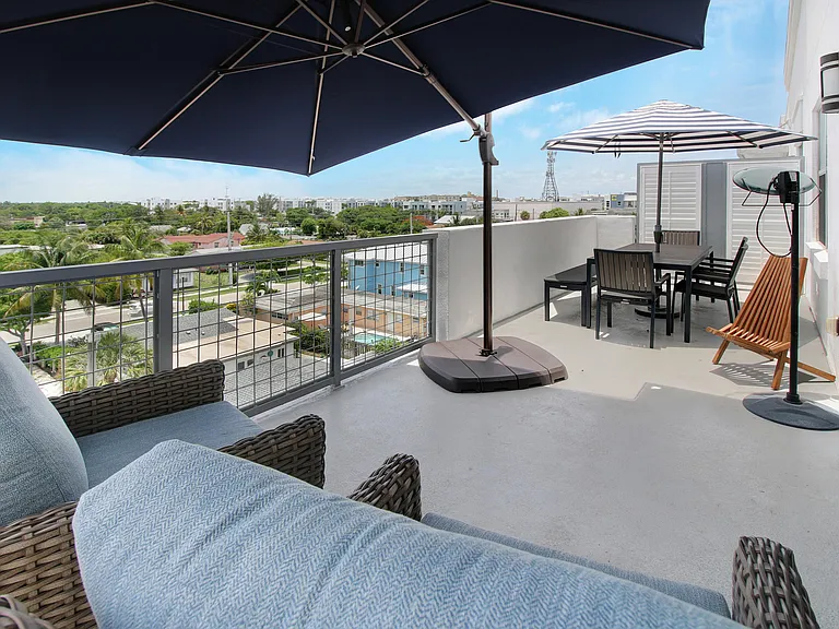 236 SE 5th Ave #410 — Photo 18