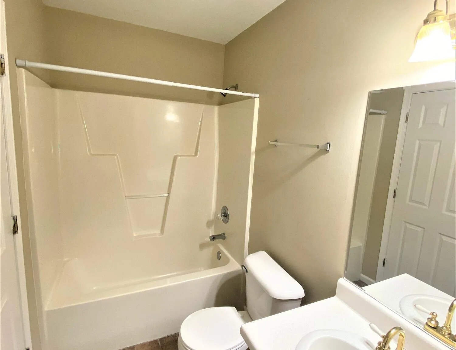 2 bed, 2.0 bath, 1035 sqft, $1,295 — Photo 4