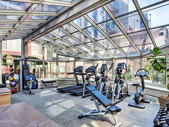 5th image of 505 W 47th St #1H