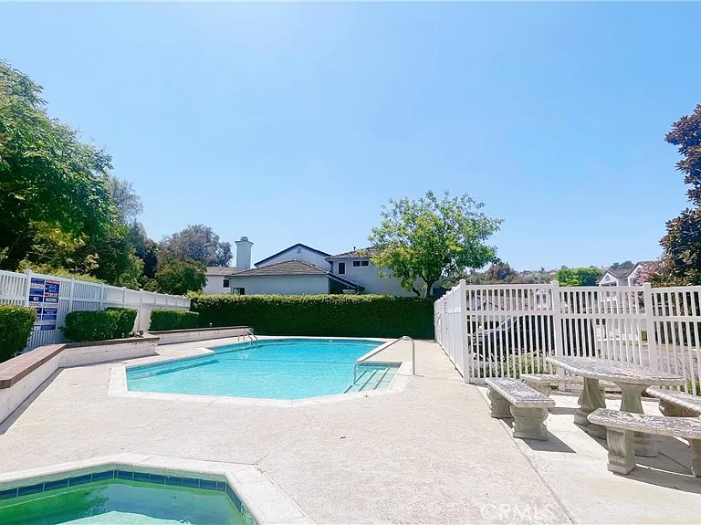 2470 Saratoga Ln — Photo 27