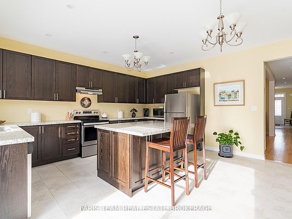 5th image of 1041 Wickham Rd