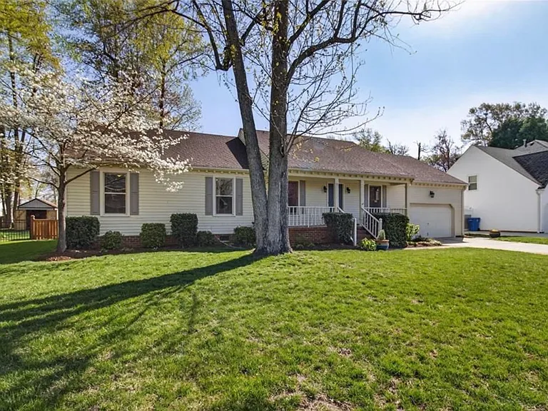 730 Beckley Ln — Photo 1