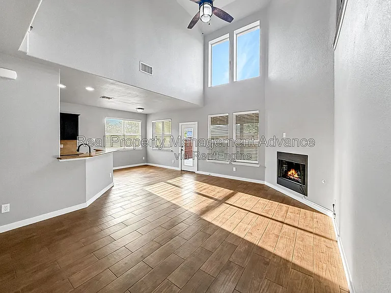 512 Winchester Dr — Photo 6