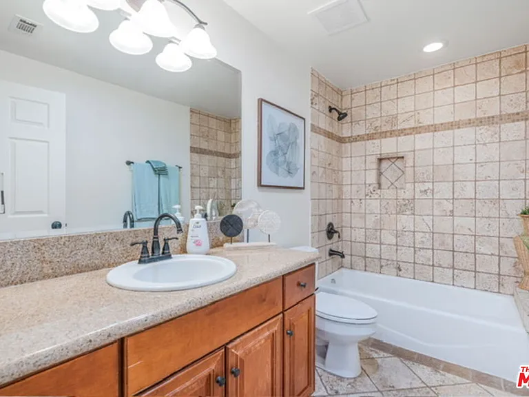 3718 S Barrington Ave — Photo 13
