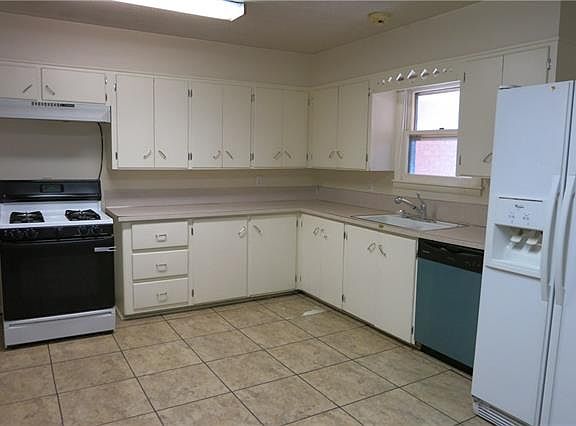 3rd image of 1478 N Willis St
