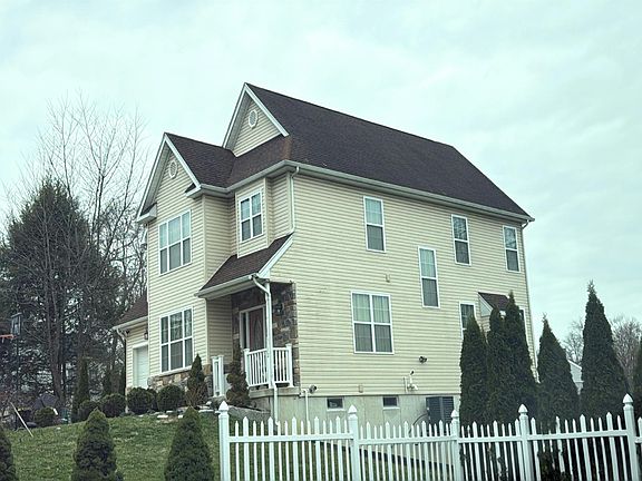 2nd image of 3152 Clay Ave