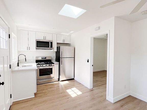 4th image of 4447 Cherokee Ave #2