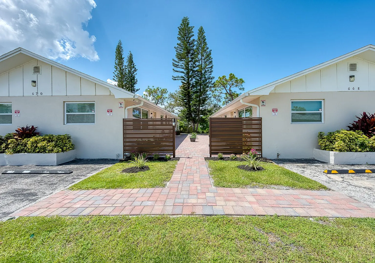 Coastal Living at Its Best in Naples, Florida — Photo 1