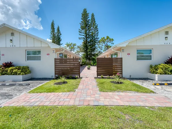 668-670 97th Ave N, Naples, FL 34108