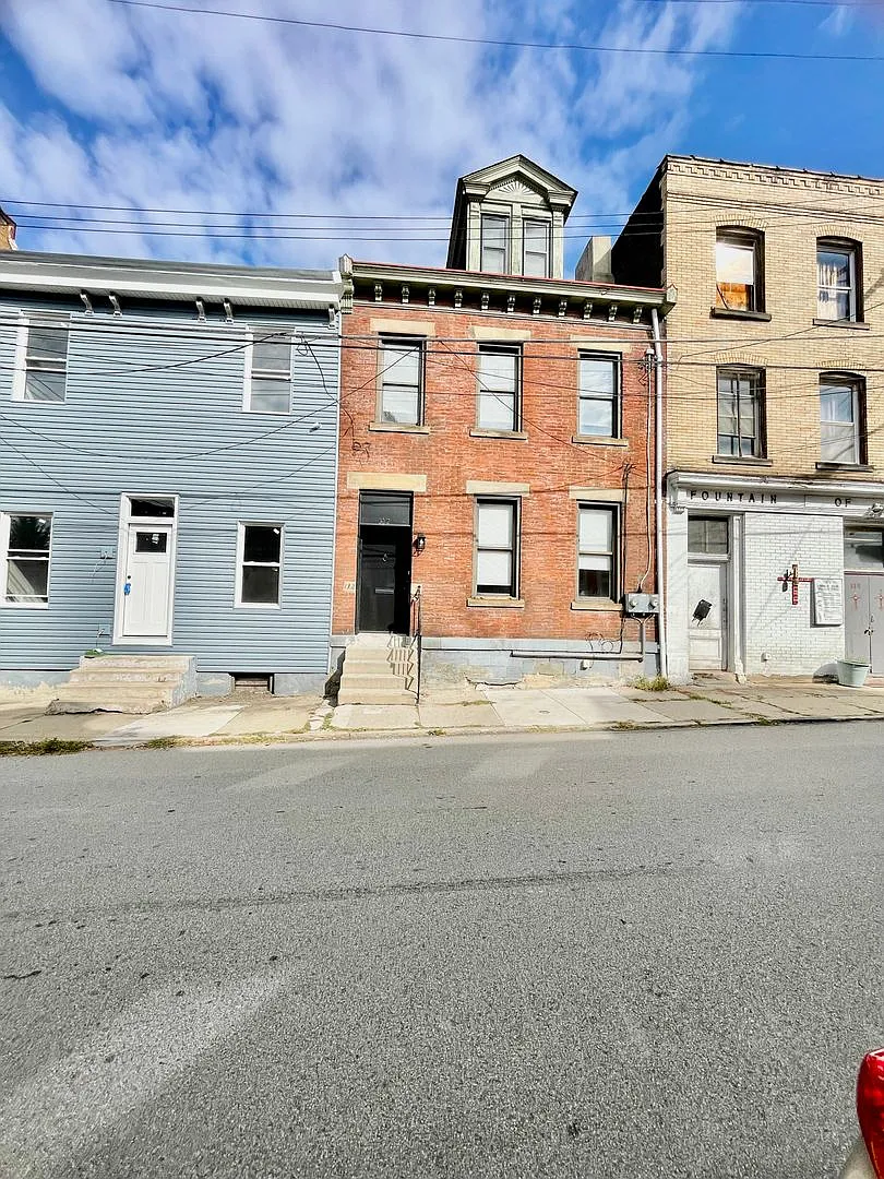 112 Hemlock Street — Photo 1