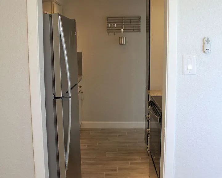 Lions Court Apartments — Photo 31