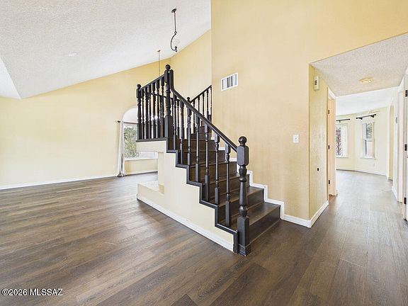 4th image of 541 S Chalet Ave