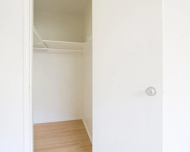 667-669 Levering Ave — Photo 33