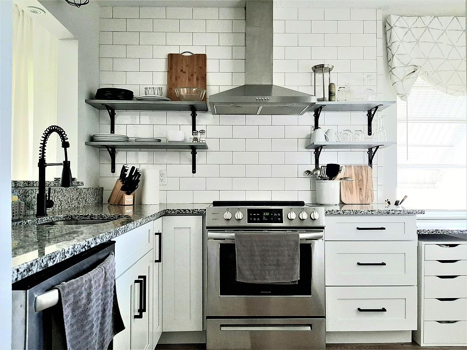 1st image of 2820 SW 22nd Ave #2020
