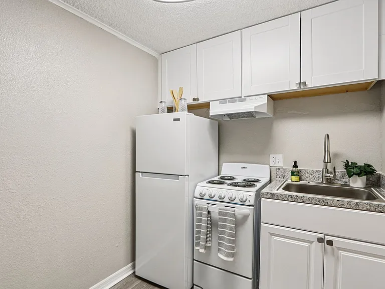 Summer Glen ~ Boutique Cottage Style Living Meets Hassle Free Leasing — Photo 12