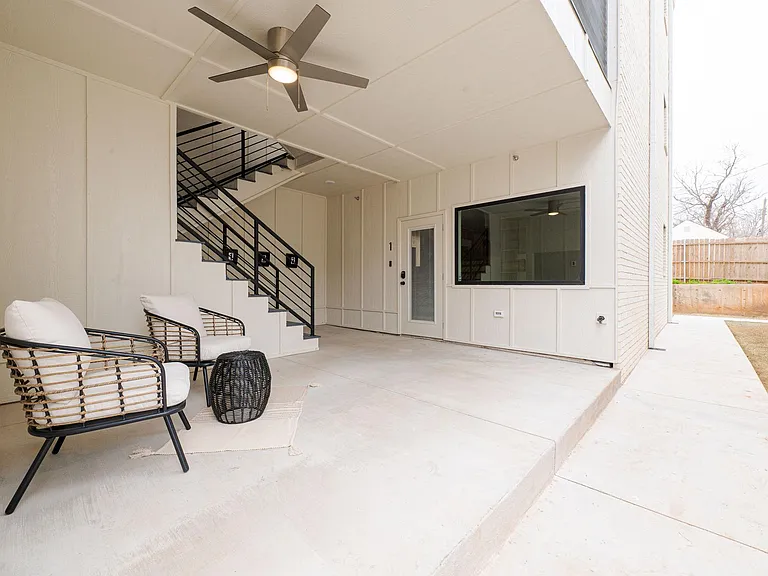 1653 NW 12th St #1 — Photo 3