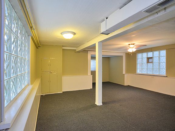 2nd image of 3708 N Sacramento Ave #G