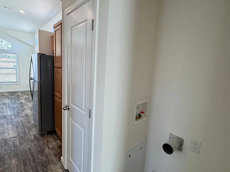 2646 Sharon Ave — Photo 9