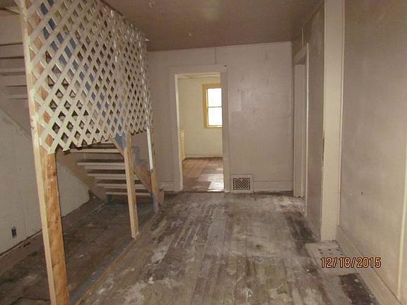 5th image of 250 Pine St
