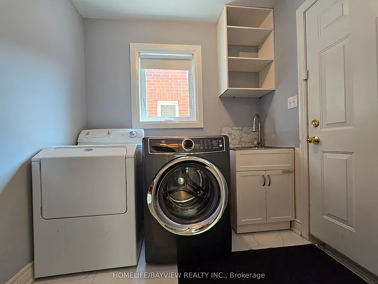 176 Humberland Dr — Photo 13