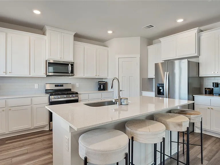714 Granger Ln — Photo 3