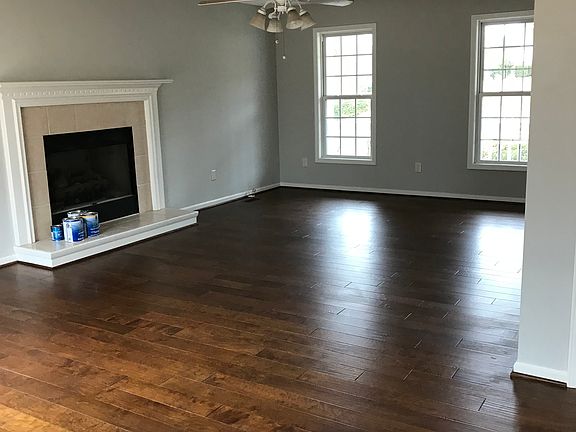 Gas logs, wood floors,open