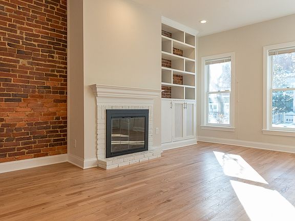3rd image of 609 10th St NE