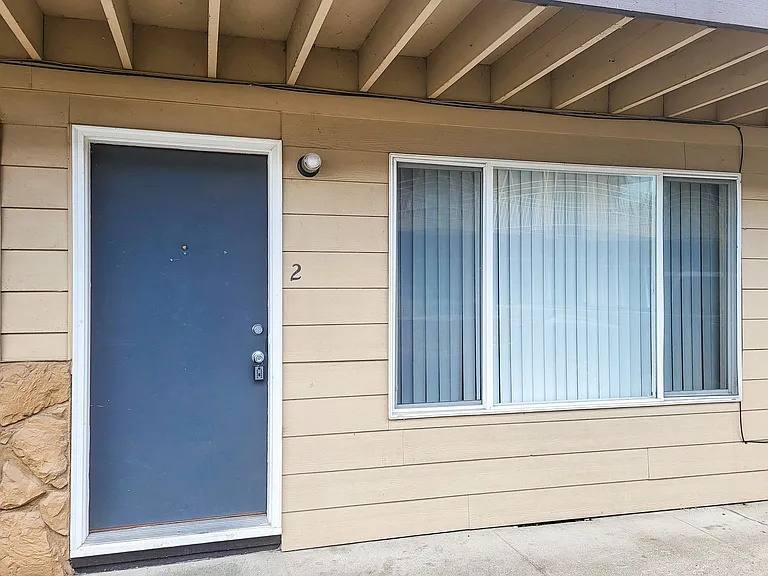 2855 Front 2865 St NE — Photo 43