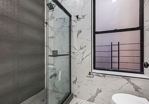 4th image of 305 W 99th St #4A1