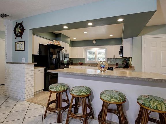 3rd image of 304 Bahia Vista Dr
