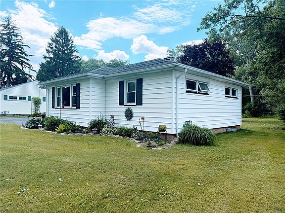 2nd image of 34 Adela Cir