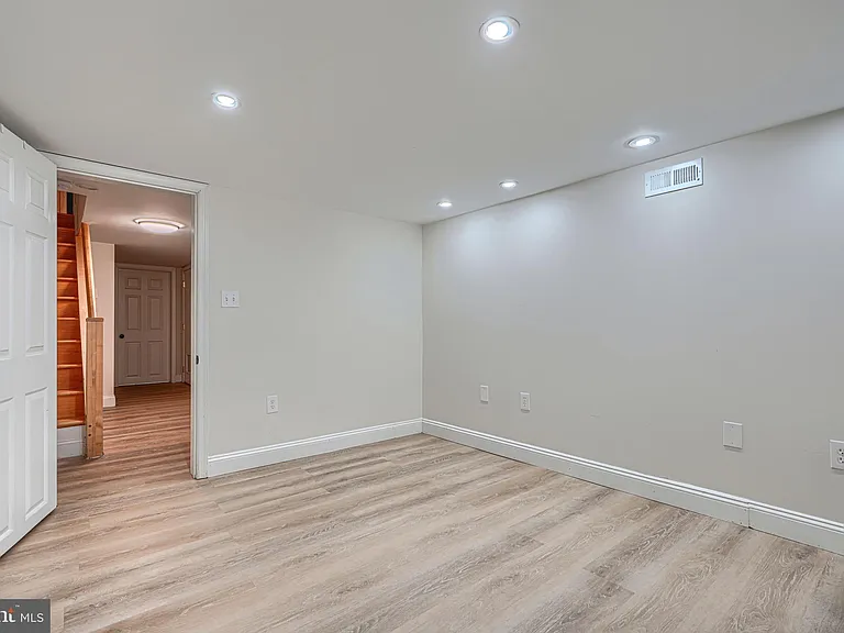 609 S East Ave — Photo 10