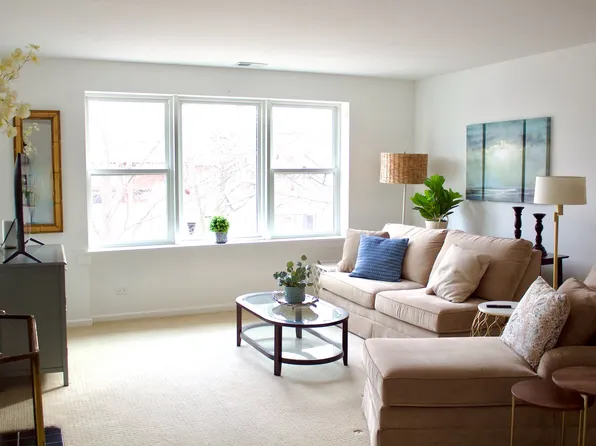 130 N Gary Ave APT 4, Wheaton, IL 60187