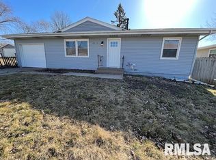 6111 Scott St, Davenport, IA 52806