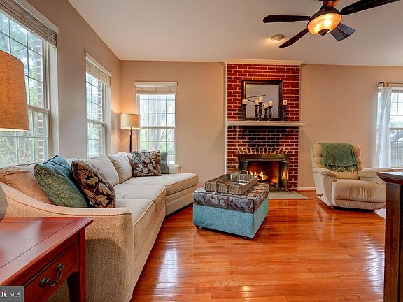 3rd image of 8707 Ivyberry Way