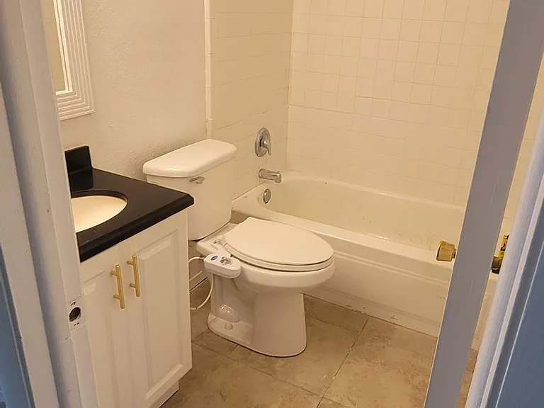 full bath in hall