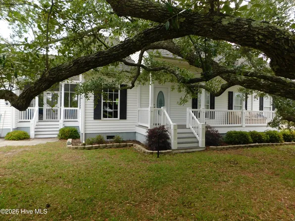 107 Beacon St, Harkers Island, NC 28531