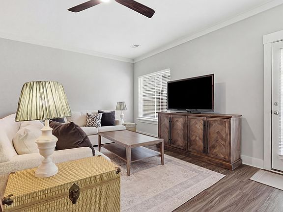 4th image of 836 Stonebriar St