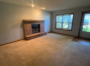 1626 Progress Ln, Belleville, IL 62221