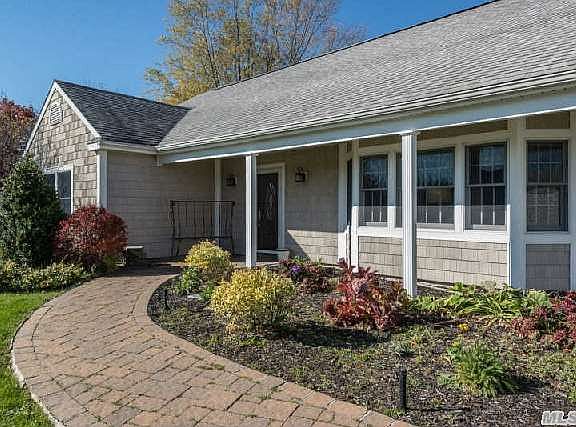 2nd image of 9 Thornridge Ln