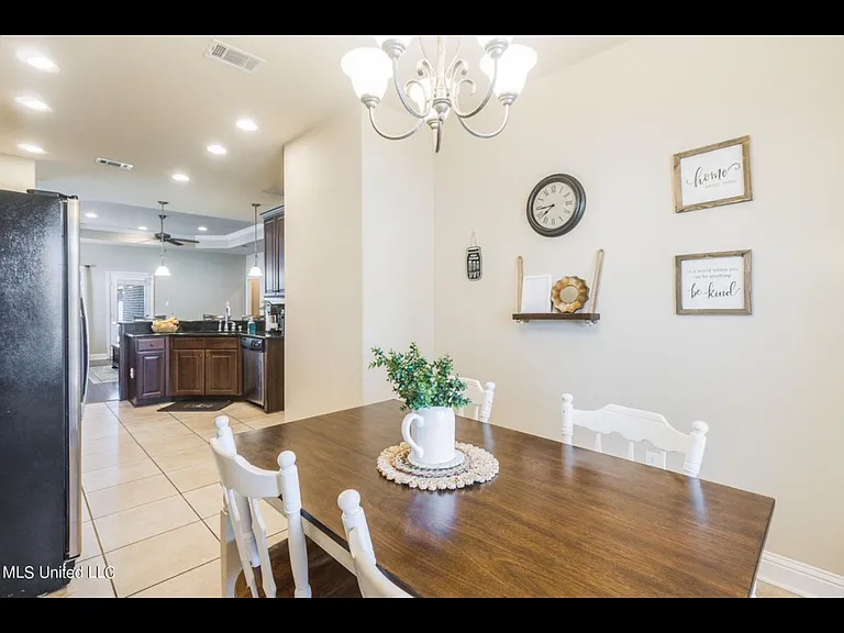 13736 Fieldcrest Way — Photo 7