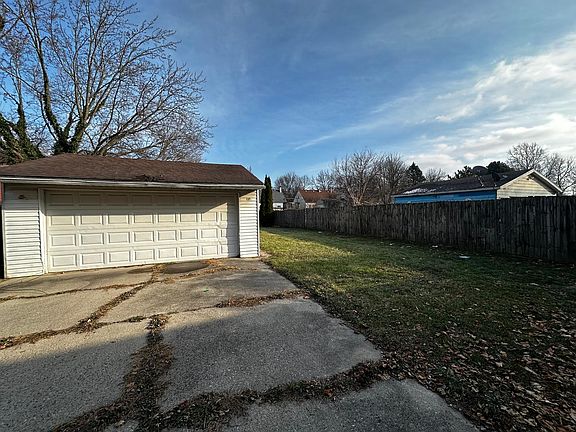 2nd image of 827 Butterfield Dr
