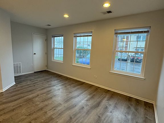 4th image of 1303 Wyndham Dr APT 101