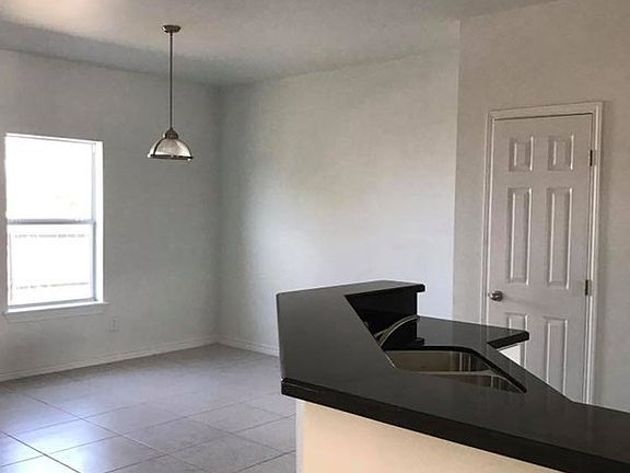 4th image of 2235 Basswood St #12