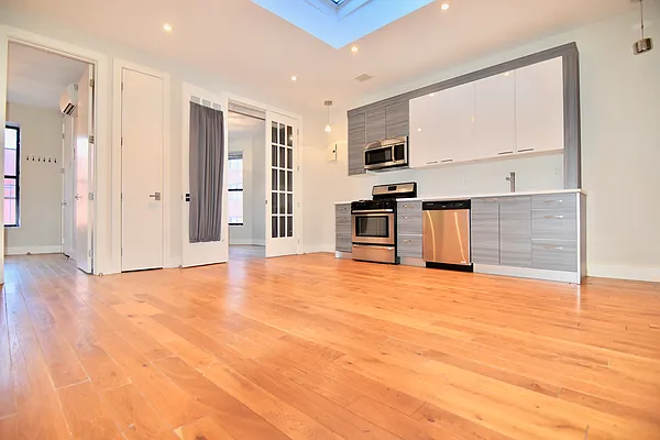 Rented by Bohemia Realty Group | media 27