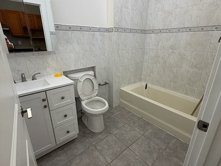 1105 Main St #1 — Photo 5