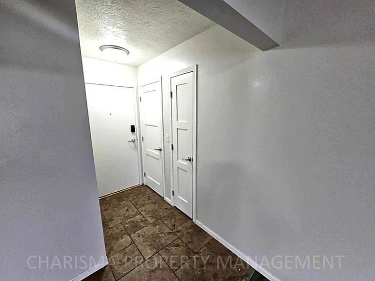 Sixth Street Apartments — Photo 15