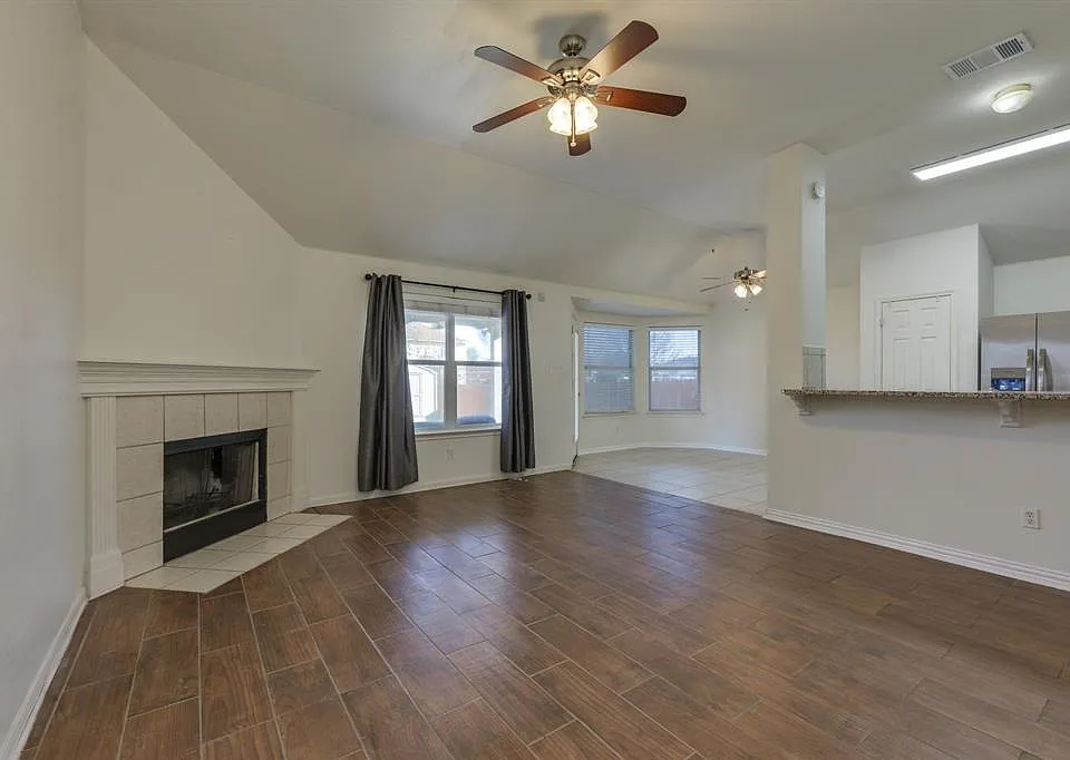 6007 Lone Star Ct