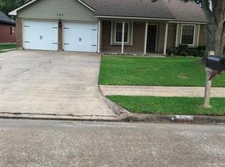 728 Manor Dr, Angleton, TX 77515