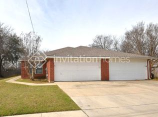 3909 Honey Ln, North Richland Hills, TX 76180